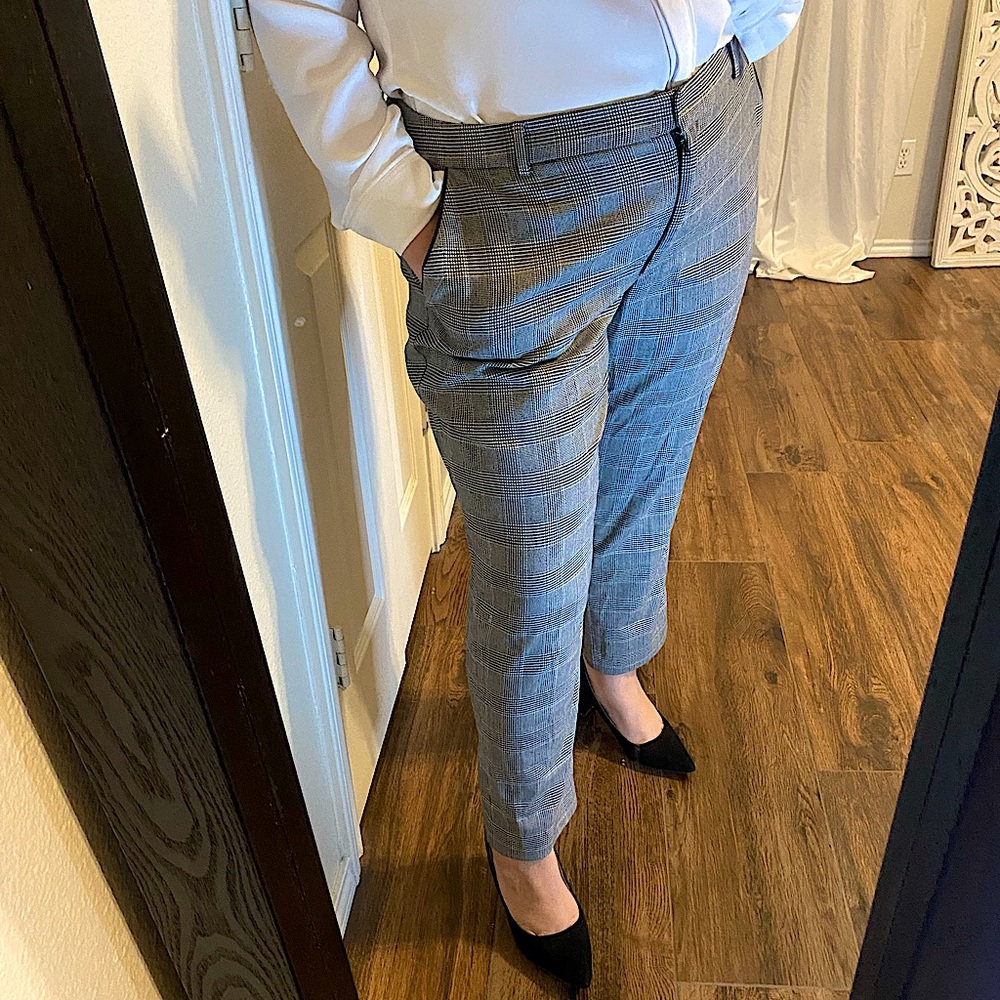 WHBM Neutral Ankle-Length Cropped Pants, EUC